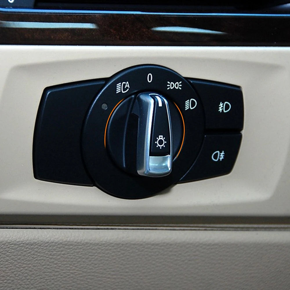 Bouton rotatif de commande des phares BMW monté sur le tableau de bord