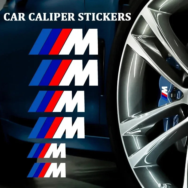 Stickers logo M pour étriers de frein BMW avec aperçu du rendu monté derrière une jante
