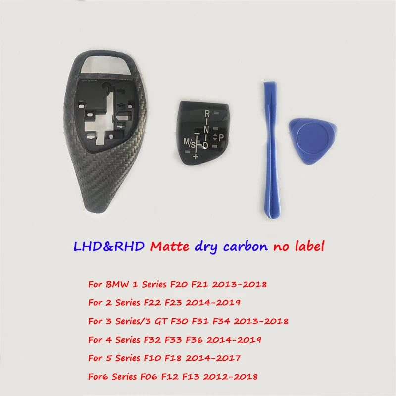 Kit de pommeau BMW en finition matte dry carbon sans inscription compatible LHD et RHD, avec accessoires et texte de compatibilité Kit de pommeau BMW en finition matte dry carbon sans inscription compatible LHD et RHD, avec accessoires et texte de compatibilité