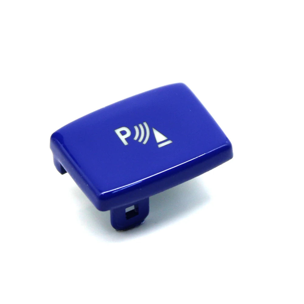 Bouton BMW bleu de radar de stationnement présenté seul sur fond blanc