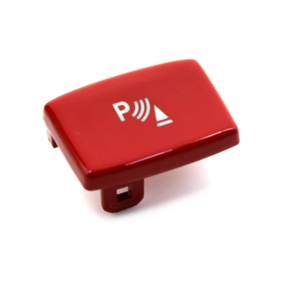 Bouton BMW rouge de radar de stationnement présenté seul sur fond blanc