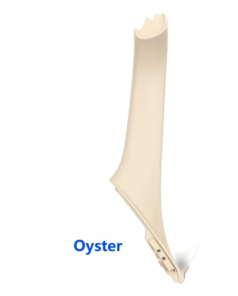 Garniture de poignée intérieure de porte BMW couleur Oyster pour conduite à gauche, présentée seule sur fond blanc