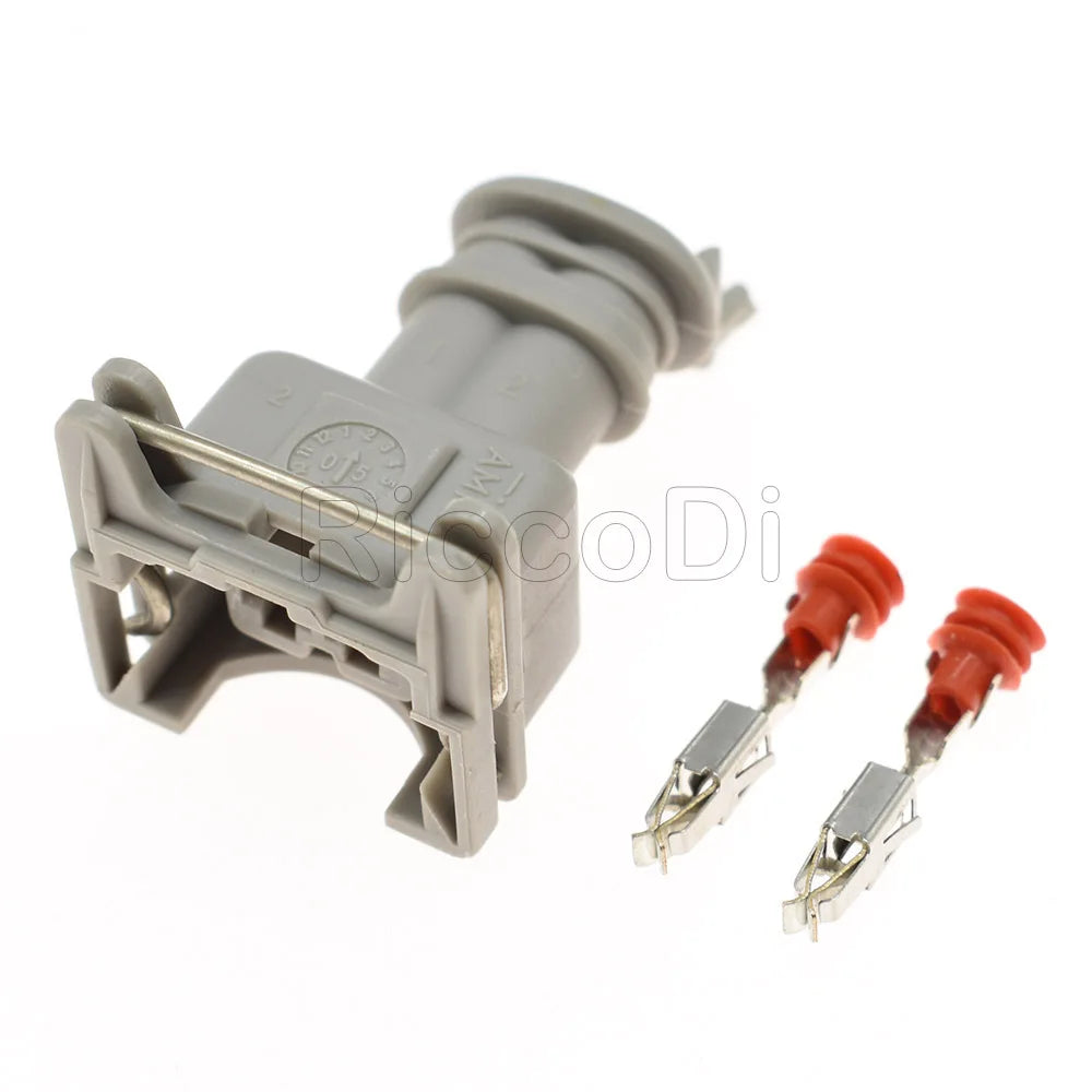 Connecteur injecteur EV1 JPT 2 broches 282189-1 gris vue de côté avec accessoires Connecteur injecteur EV1 JPT 2 broches 282189-1 gris vue de côté avec accessoires