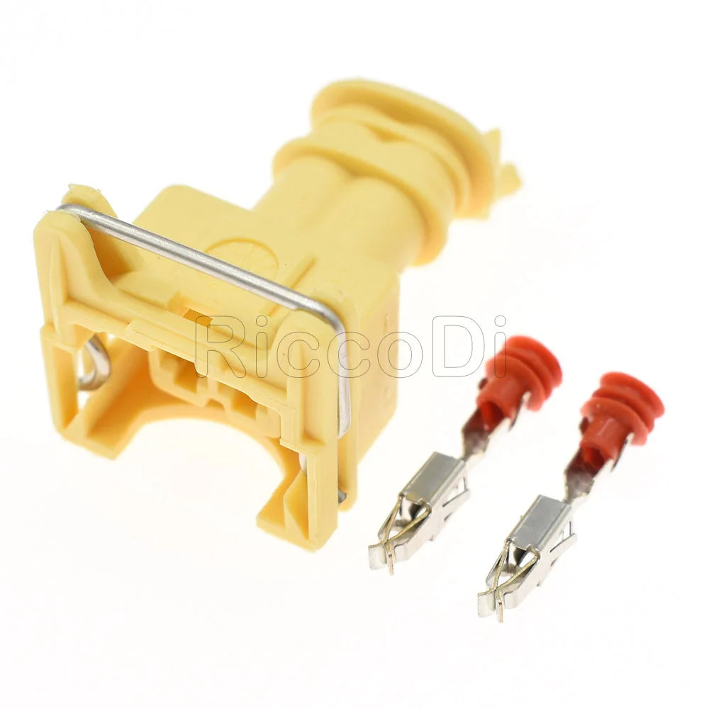 Connecteur injecteur EV1 JPT 2 broches 282189-1 jaune vue de côté avec cosses Connecteur injecteur EV1 JPT 2 broches 282189-1 jaune vue de côté avec cosses