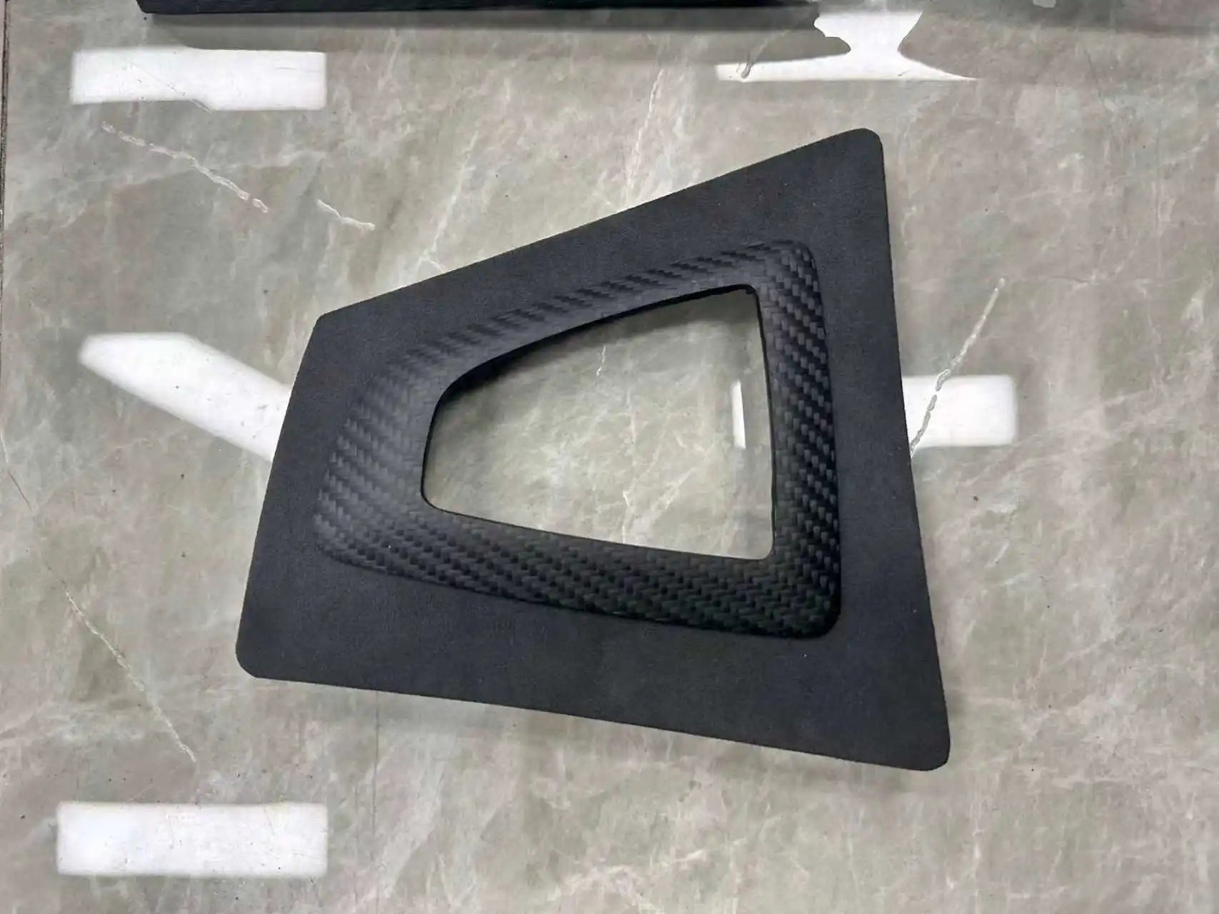 Contour de levier de vitesse BMW F30 F31 F32 F36 LHD en carbone mat et Alcantara