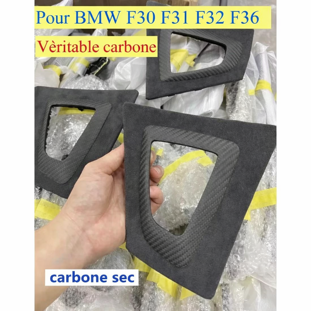 Détail du contour de levier BMW F30 F31 F32 F36 LHD en carbone sec tenu en main
