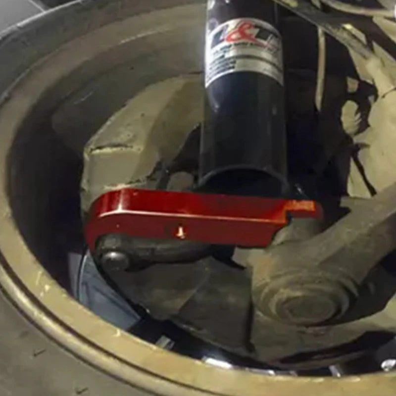 Kit drift d’augmentation d’angle BMW E36 M3 rouge monté sur le train avant