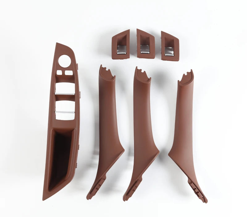Kit de poignées intérieures BMW F10 F11 F18 en finition red brown présenté en 7 pièces