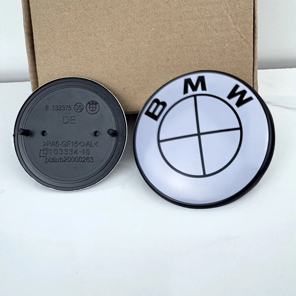 Logo BMW avant 82 mm ou arrière 74 mm en finition blanche avec vue arrière