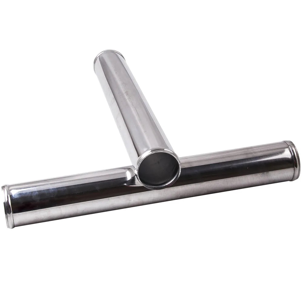 Tube en T de piping 2.5 pouces pour kit turbo sur fond blanc