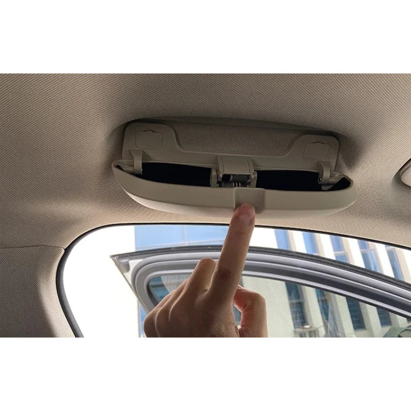 Porte-lunettes BMW installé au plafond à la place de la poignée de maintien