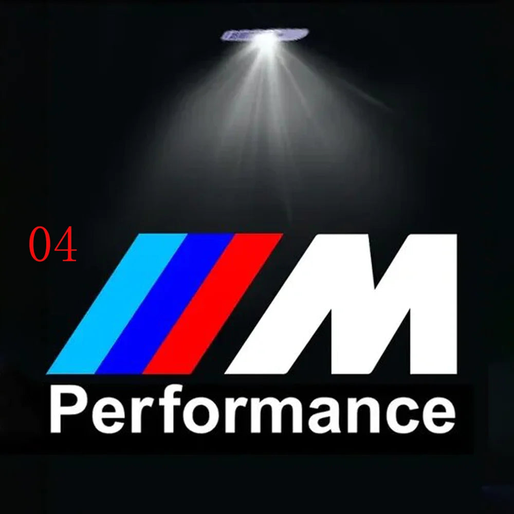 Visuel du style 04 pour projecteur LED de portière avec logo M Performance projeté sur fond noir