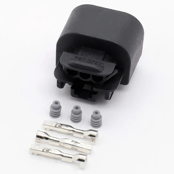 Connecteur capteur flex fuel éthanol E85 3 broches GT150 vu de l’arrière avec accessoires