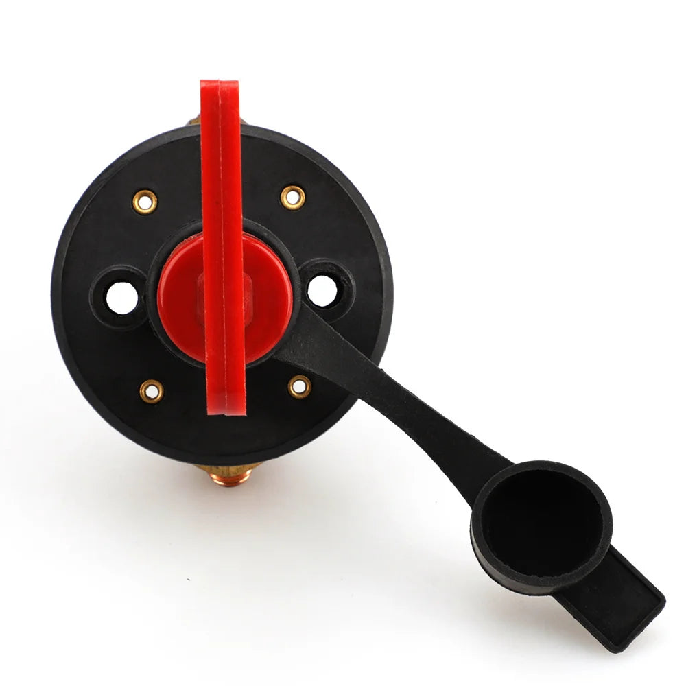Vue de face du coupe-batterie à clé universel avec poignée rouge et capuchon noir