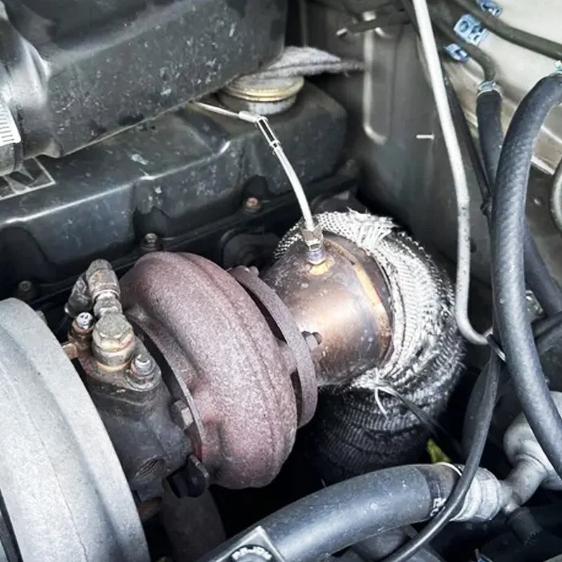Exemple de montage de la sonde EGT type K sur une ligne turbo dans le compartiment moteur